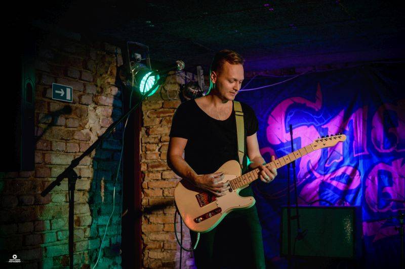 VIDEOPREMIÉRA: Turnovští Snap Call sahají v klipu Golddigger lidstvu do svědomí