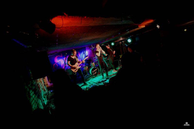 VIDEOPREMIÉRA: Turnovští Snap Call sahají v klipu Golddigger lidstvu do svědomí