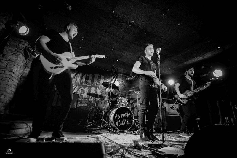 VIDEOPREMIÉRA: Turnovští Snap Call sahají v klipu Golddigger lidstvu do svědomí