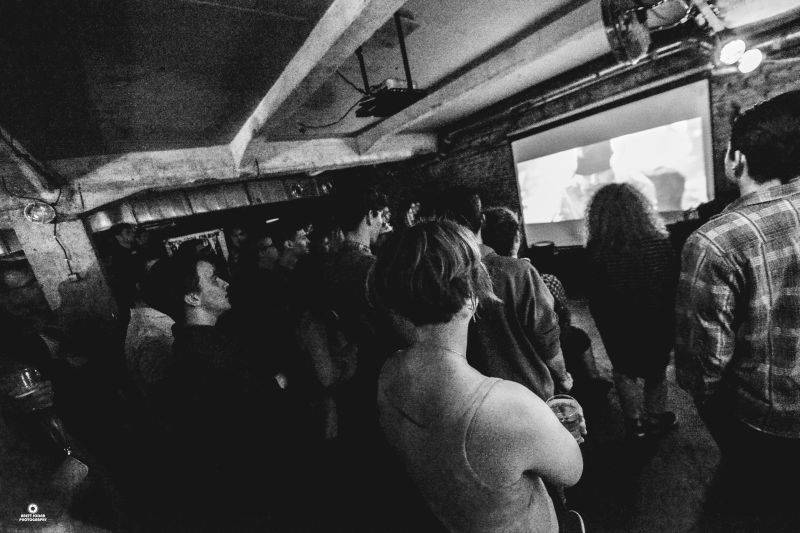 VIDEOPREMIÉRA: Turnovští Snap Call sahají v klipu Golddigger lidstvu do svědomí