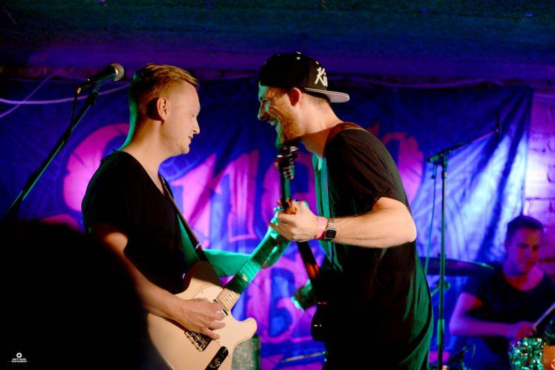 VIDEOPREMIÉRA: Turnovští Snap Call sahají v klipu Golddigger lidstvu do svědomí