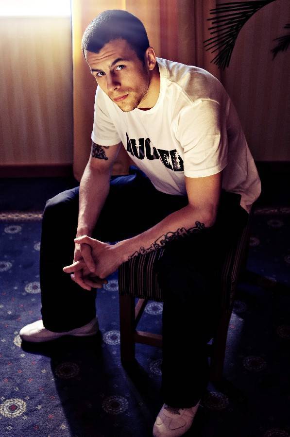 TOP 8 videoklipů týdne: Barbora Poláková je Po válce, Ed Sheeran si užívá na lyžích a Lake Malawi v Paříži 