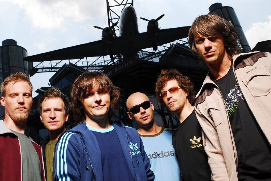 TOP 8 videoklipů týdne: Barbora Poláková je Po válce, Ed Sheeran si užívá na lyžích a Lake Malawi v Paříži 