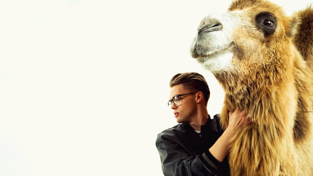 TOP 8 videoklipů týdne: Demi Lovato zpívá španělsky, Richard Krajčo ždímá emoce 