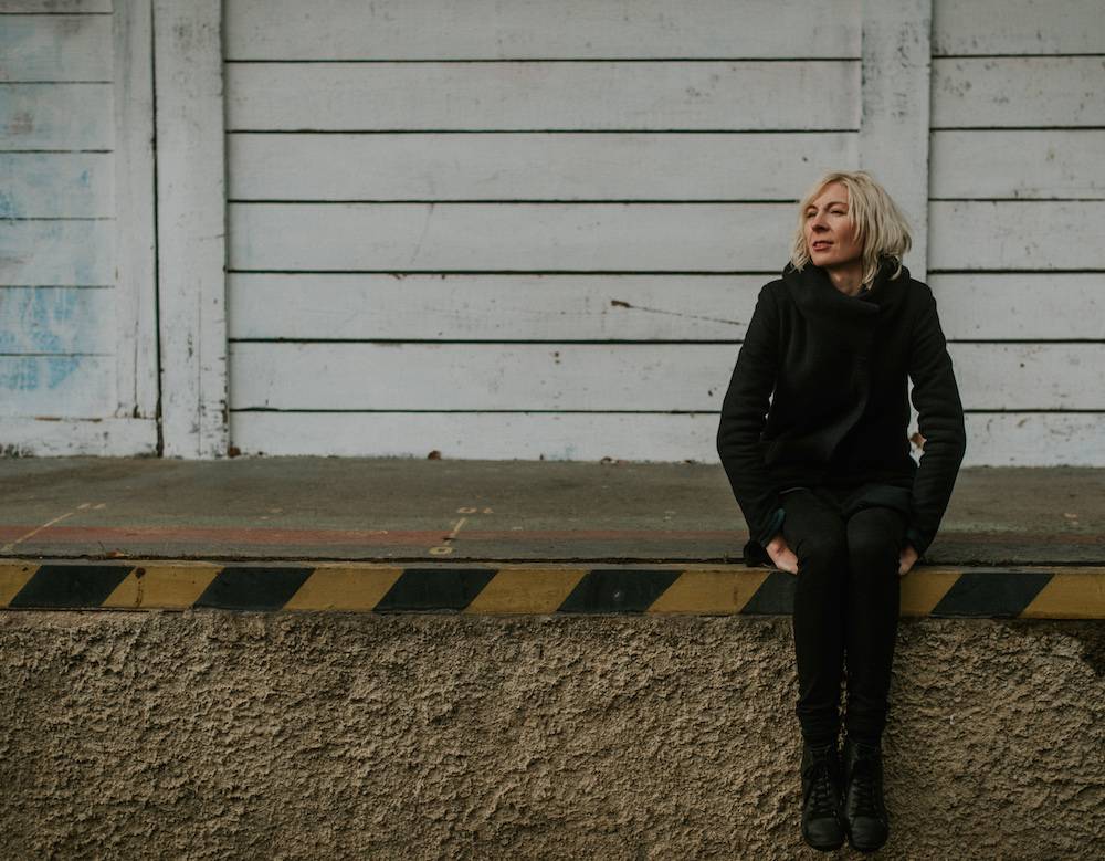 VIDEO: Olga Königová z Ille zpívá o vztahových problémech z pohledu muže