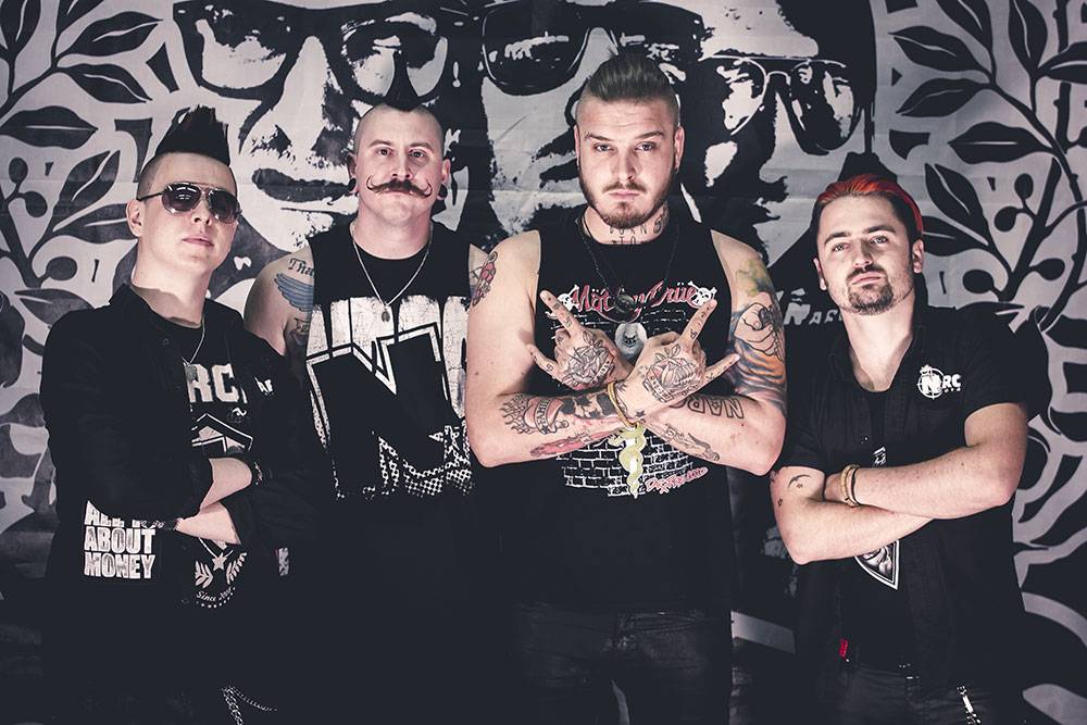 TOP 8 videoklipů týdne: Pro Siu přichází Santa, Kapitán Demo referuje o televizních estrádách