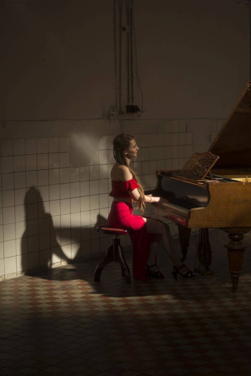 VIDEOPREMIÉRA: Éterická Barbora Mochowa natáčela klip v prostoru bývalé čokoládovny