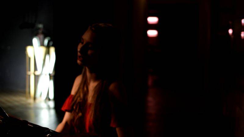 VIDEOPREMIÉRA: Éterická Barbora Mochowa natáčela klip v prostoru bývalé čokoládovny