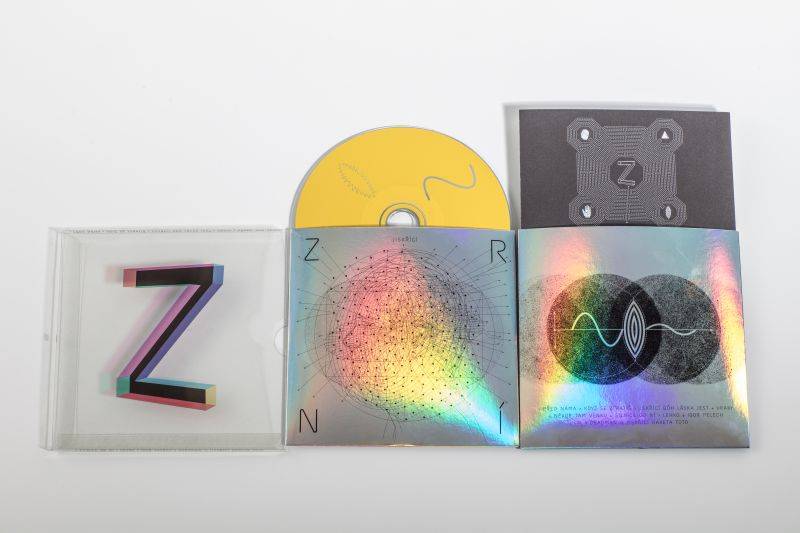 VIDEO: Zrní klipem Když se ztratíš zvou na netradiční turné při svíčkách s názvem Černá hodinka a půl