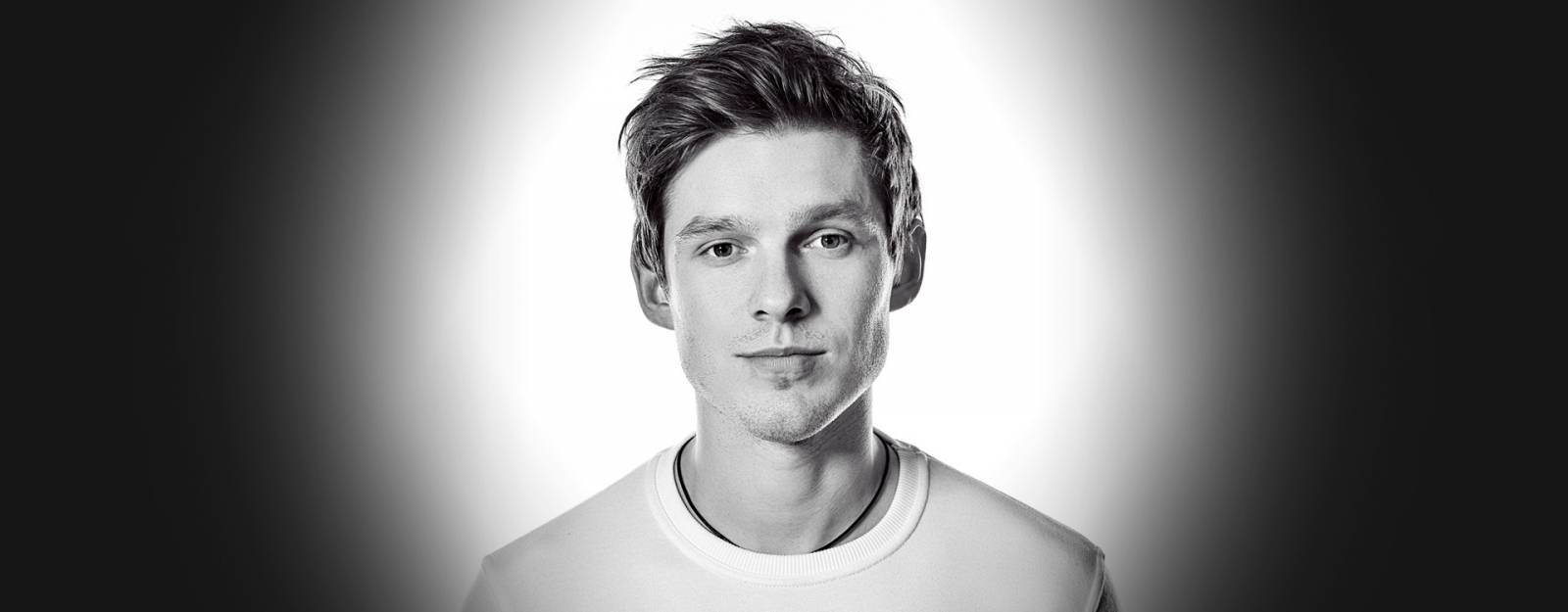 TOP 9 videoklipů týdne: Sam Smith nás vezme do divadla, Demi Lovato na svatbu a Lucie Bílá slaví Vánoce