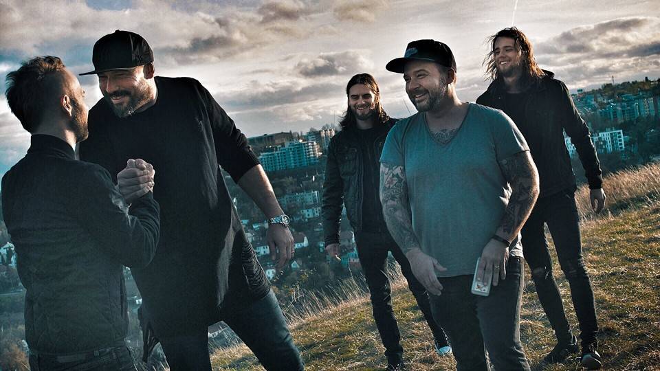 VIDEO: Support Lesbiens se posouvají dál. Připravovanou desku avizují singlem Movin' On