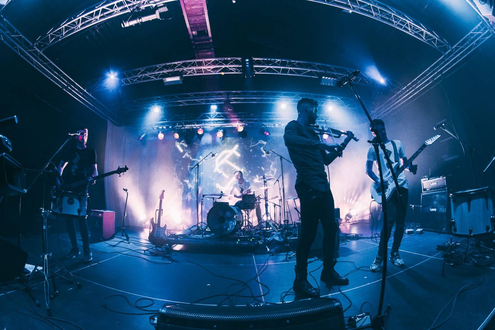 VIDEO: Easy Steps vzpomínají ve svém videoklipu na první návštěvu profesionálního studia