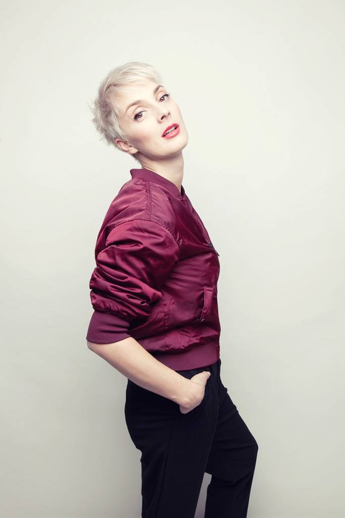 VIDEO: Barbora Poláková natáčela s tanečníky v metru. Singl Vono připomíná novou desku