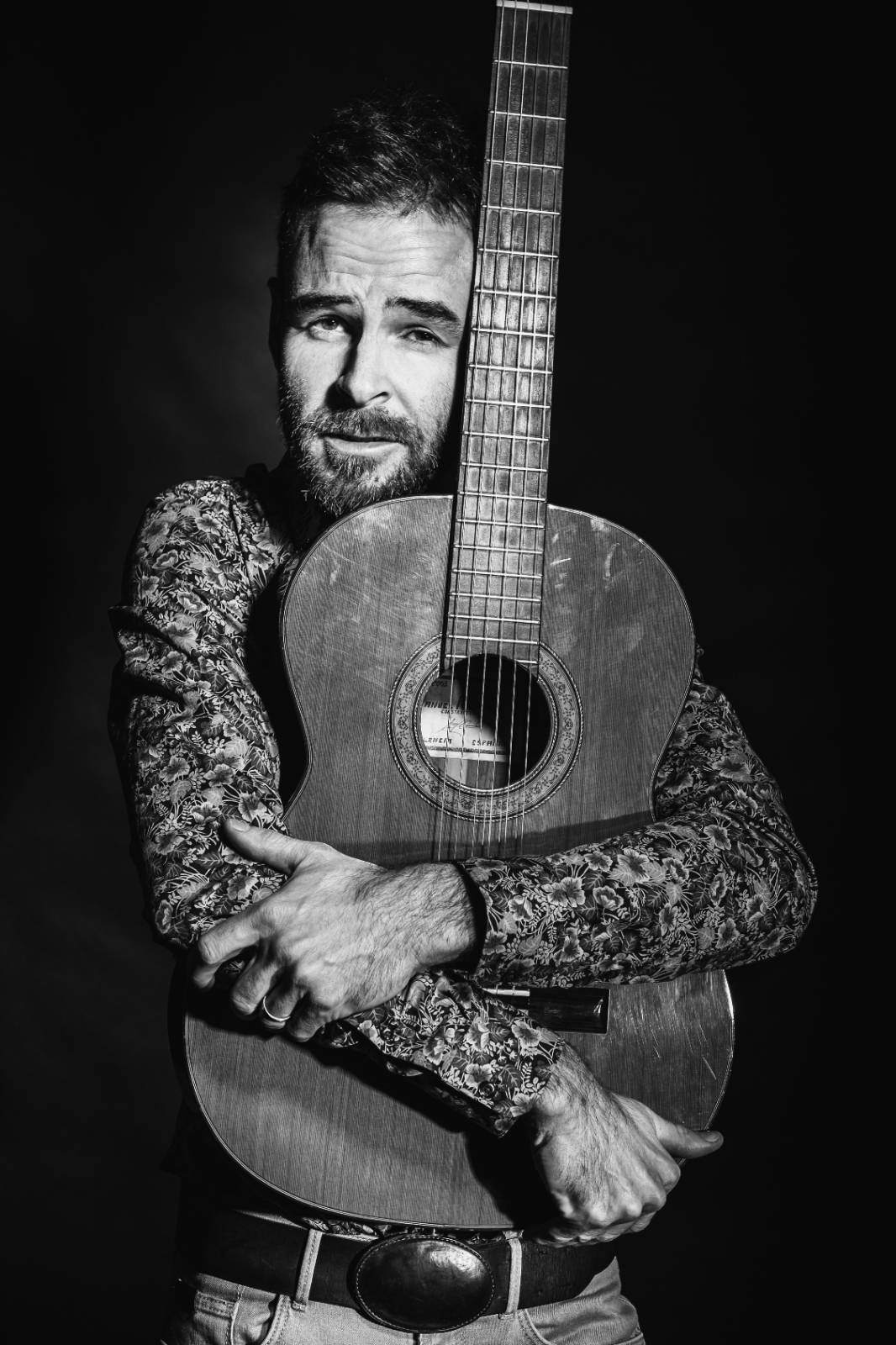 VIDEO: Písničkář Martin Hrubý natáčel v mrazu jenom v plavkách