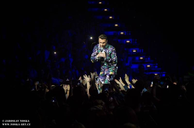 TOP 6 videoklipů týdne: Poetika vzpomíná na turné, Pekař opěvuje dívku