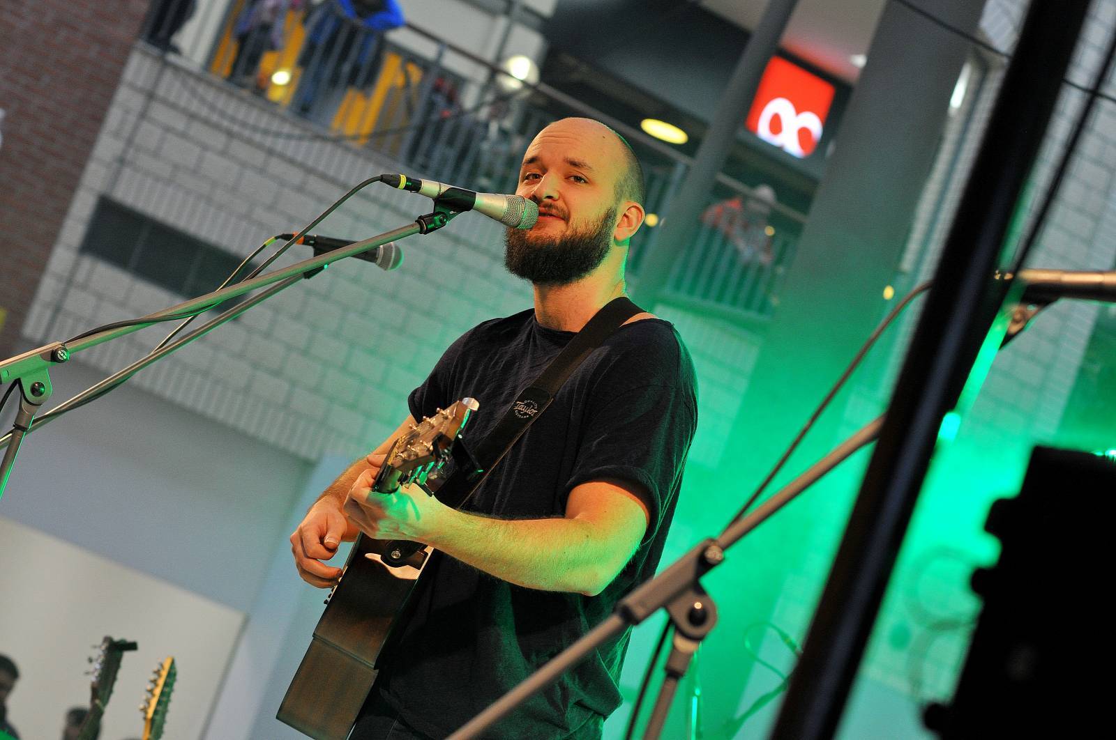 TOP 5 videoklipů týdne: David Stypka věnoval svou píseň do filmu, Pokáč složil virální hit