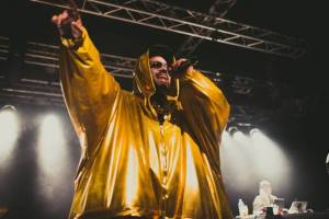 TOP 6 videoklipů týdne: The.Switch pohřbili zpěváka, Kapitán Demo parkuje uprostřed magistrály