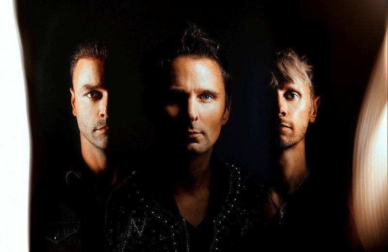 VIDEO: Muse se přiklání na temnou stranu. Novým singlem ohlašují album Simulation Theory