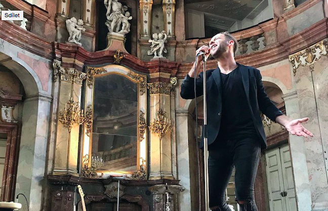 TOP 8 videoklipů týdne: Sebastian vydává Bestseller, Avril Lavigne se vrací po nemoci a Lady Gaga míří do kin