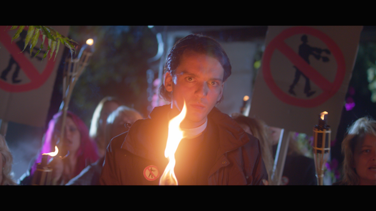 VIDEOPREMIÉRA: Tomáš Klus se zamiloval do zombie. V klipu Dobrodružce čelí za lásku k Tamaře předsudkům