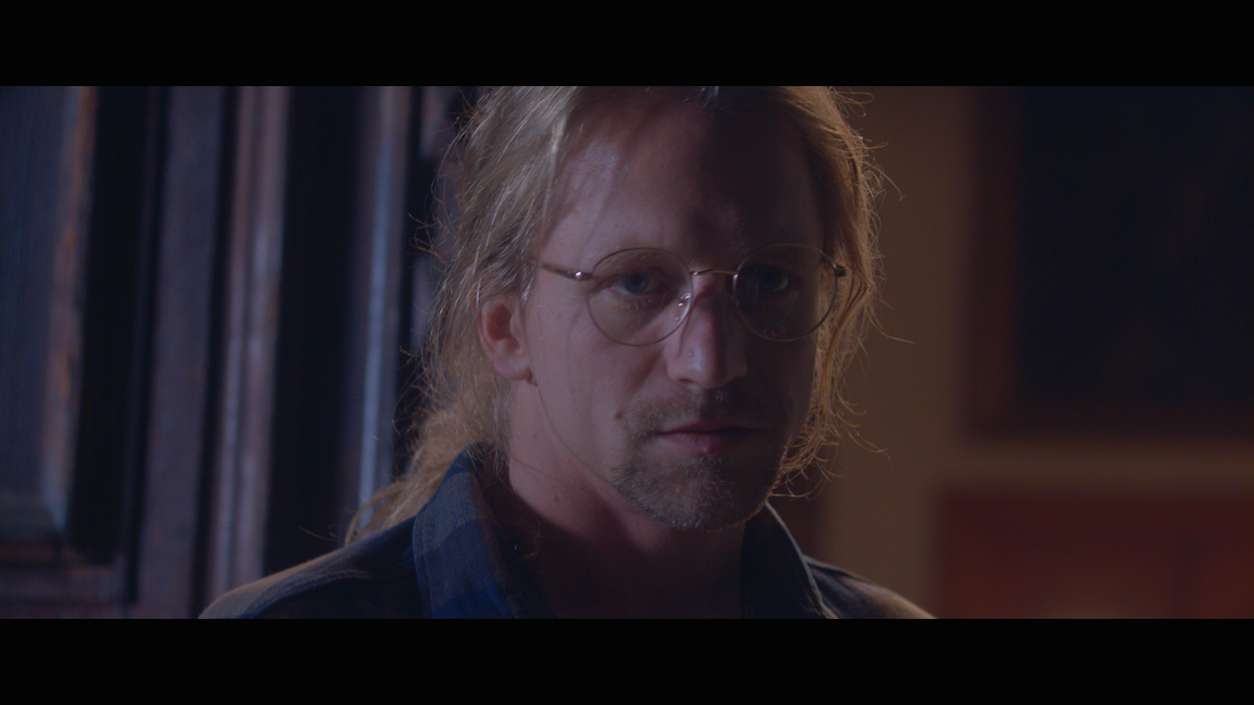 VIDEOPREMIÉRA: Tomáš Klus se zamiloval do zombie. V klipu Dobrodružce čelí za lásku k Tamaře předsudkům