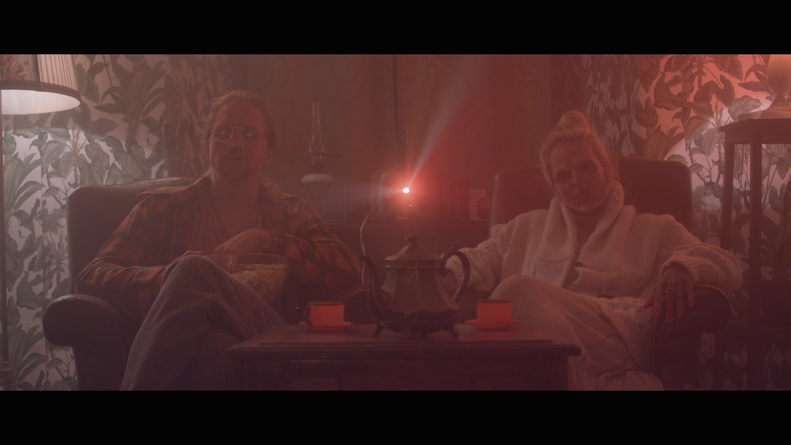 VIDEOPREMIÉRA: Tomáš Klus se zamiloval do zombie. V klipu Dobrodružce čelí za lásku k Tamaře předsudkům