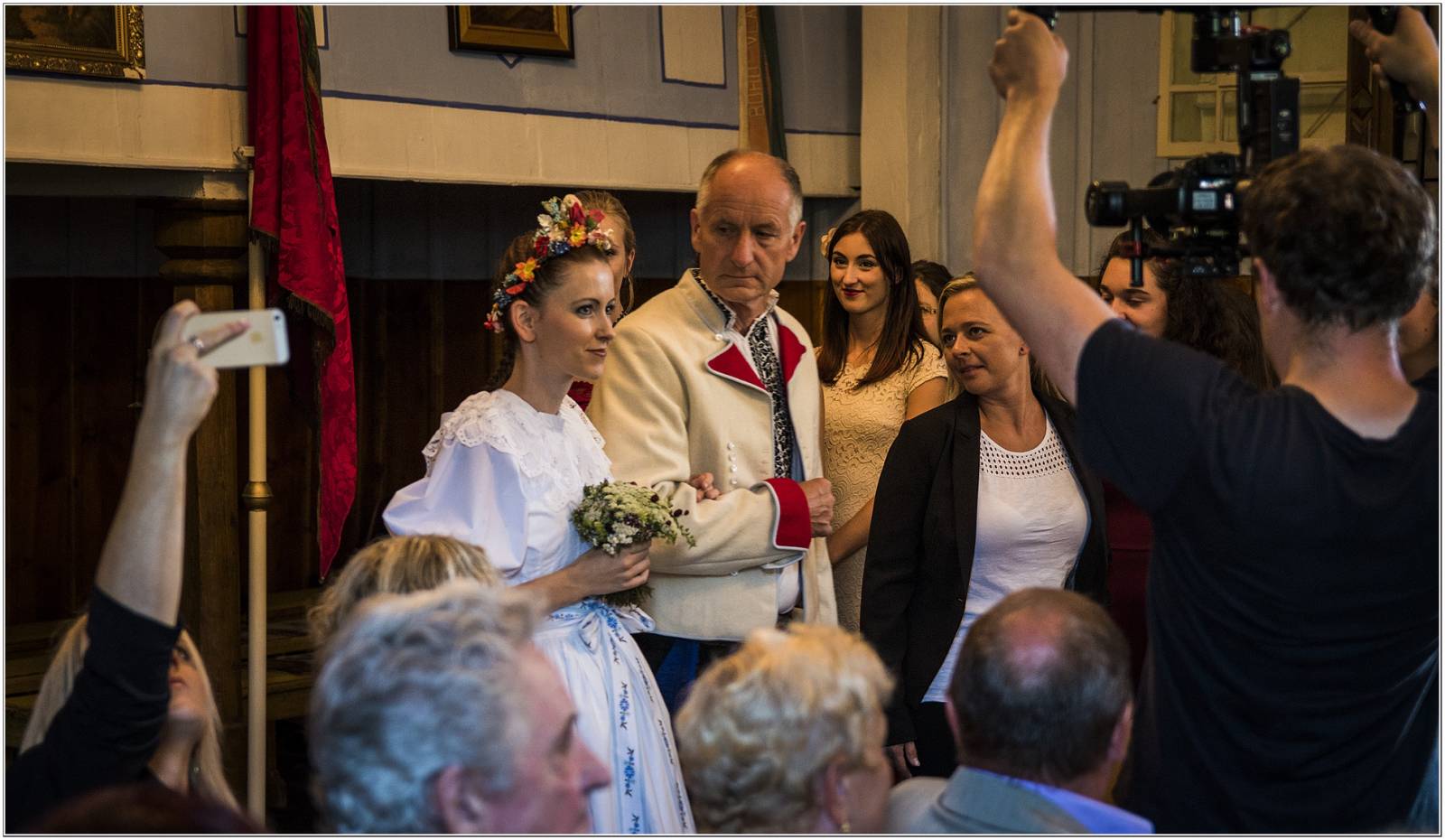 VIDEO: Good Work dali lidové hudbě moderní kabát. Klipem nás zavádí do Beskyd