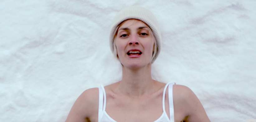 TOP 10 videoklipů týdne: Filmová Jana Kirschner, Barbora Poláková ve sněhu a Mikolas Josef v Abu Dhabi