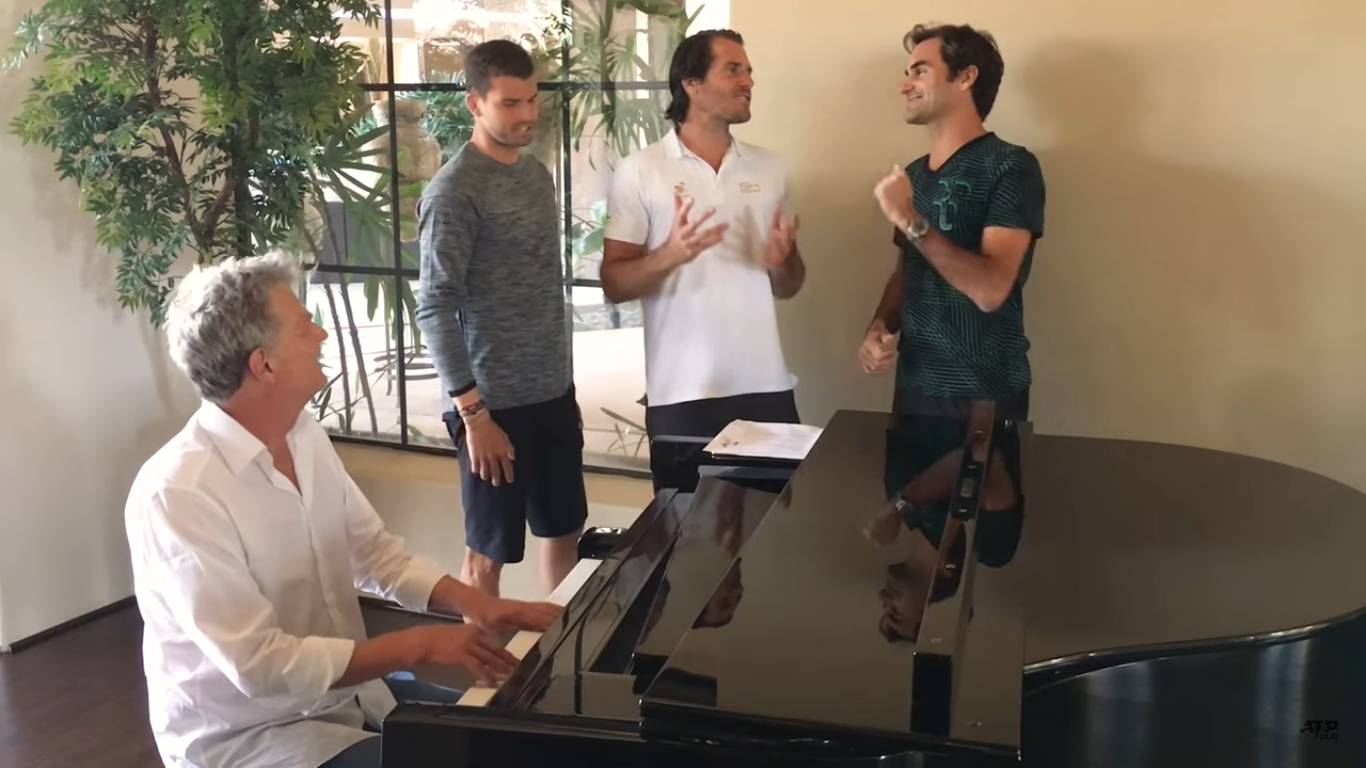 Bizár týdne: Roger Federer a spol. si střihli hit Hard To Say I'm Sorry