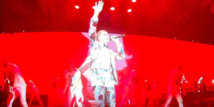 TOP 8 videoklipů týdne: Slza se po pauze vrací, Pekař zpívá Světlušce a Mikolas Josef připomíná Forum Karlín