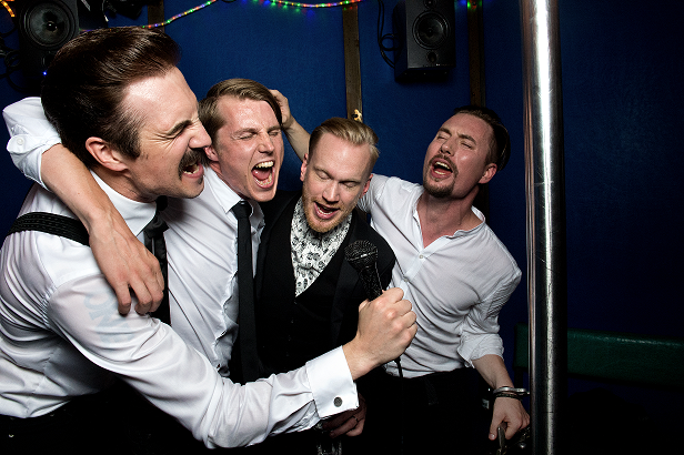 TOP 8 videoklipů týdne: Slza se po pauze vrací, Pekař zpívá Světlušce a Mikolas Josef připomíná Forum Karlín