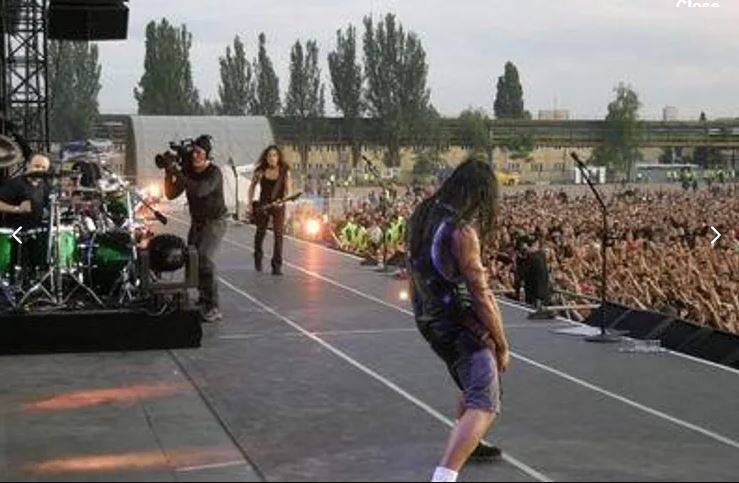 VIDEO: Viděli jste, jak maskovaná Metallica v Praze v roce 2004 vystoupila spolu se Slipknot?