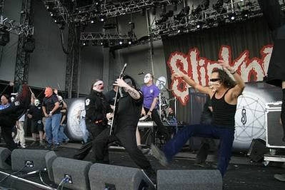 VIDEO: Viděli jste, jak maskovaná Metallica v Praze v roce 2004 vystoupila spolu se Slipknot?