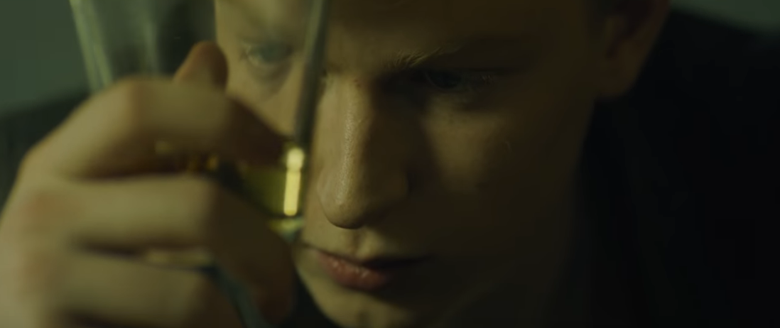 TOP 7 videoklipů týdne: Support Lesbiens o boji za lásku, Sebastian a Adam Mišík v duetu a Mirai na road tripu s Benem Cristovao