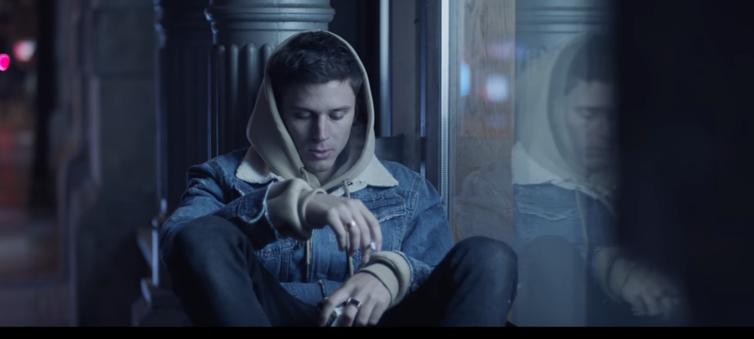 TOP 7 videoklipů týdne: Support Lesbiens o boji za lásku, Sebastian a Adam Mišík v duetu a Mirai na road tripu s Benem Cristovao