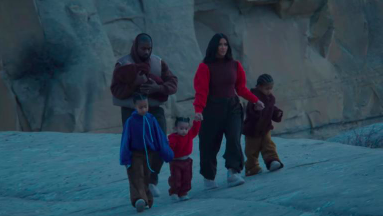 TOP 7 videoklipů týdne: Mikolas Josef opět válcuje internet, Tomáš Klus s manželkou v upřímné zpovědi