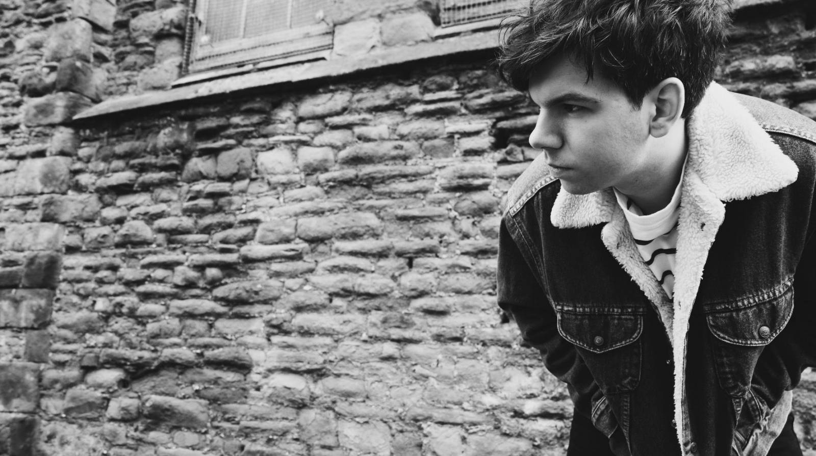 TOP 7 videoklipů týdne: Jana Kirschner a Vojta Dyk zpívají o vztazích, Mirai nabádají k nošení roušek