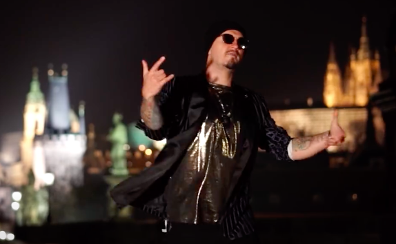 TOP 7 videoklipů týdne: Paulie Garand má další singl s DJem Wichem, Mirai natáčeli na Bali, Lenny v Londýně