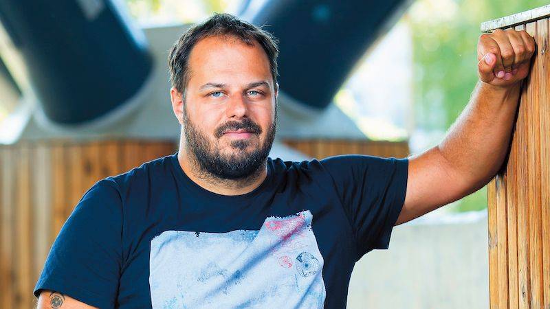 TOP 7 videoklipů týdne: Haim synchronně tančí na asfaltu, Michal Hrůza si zaletěl do New Yorku