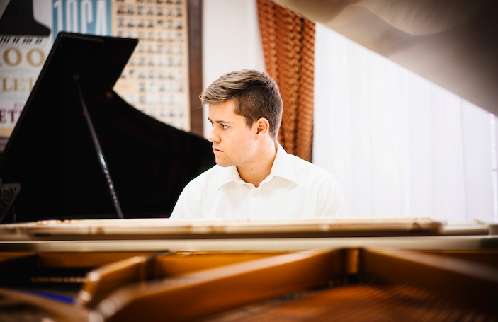 TOP 6 videoklipů týdne: John Wolfhooker vsadili na barvy, PSH dali dohromady rapovou elitu