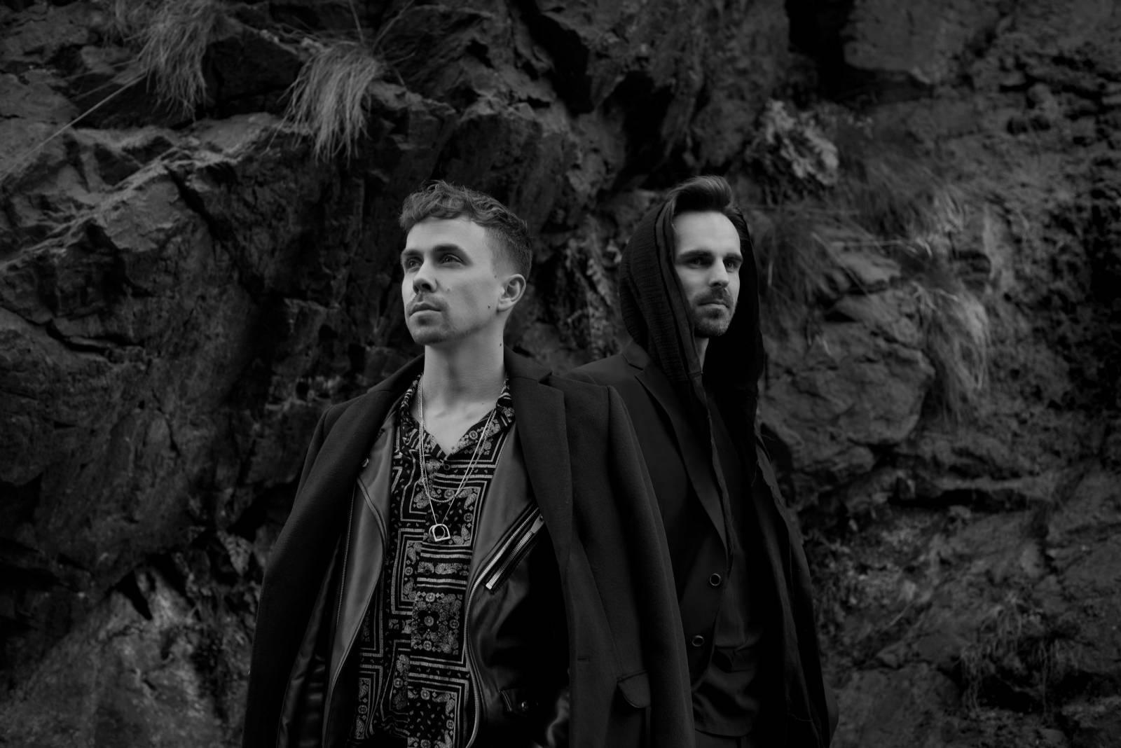 TOP 6 videoklipů týdne: Petr Janda, Nebe nebo Sebastian zpívají o návratu k přírodě, Slza chce být o samotě