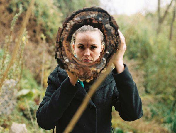 TOP 6 videoklipů týdne: Petr Janda, Nebe nebo Sebastian zpívají o návratu k přírodě, Slza chce být o samotě