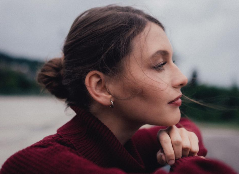 TOP 5 videoklipů týdne: Kateřina Marie Tichá je sama ve vztahu, nebinární a transgender modelky v klipu Giudi