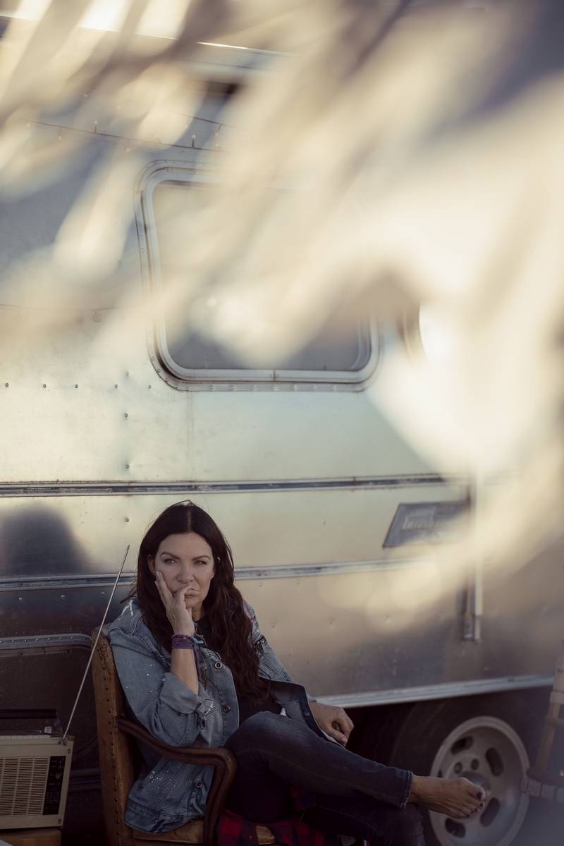 Anna K. představuje videoklip k písni Na malou chvíli. Zahrál si v něm zpěvaččin partner i milovaná zvířata