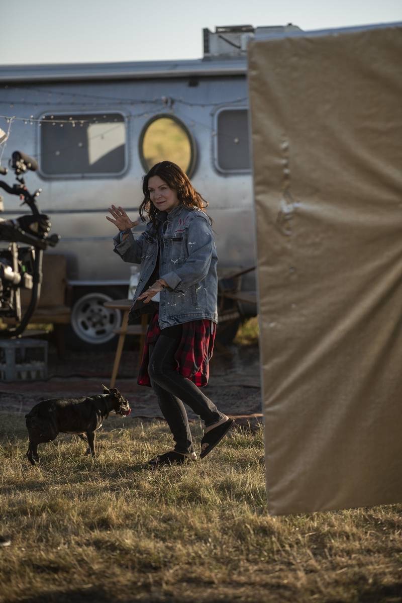 Anna K. představuje videoklip k písni Na malou chvíli. Zahrál si v něm zpěvaččin partner i milovaná zvířata