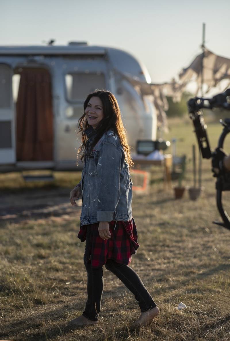 Anna K. představuje videoklip k písni Na malou chvíli. Zahrál si v něm zpěvaččin partner i milovaná zvířata