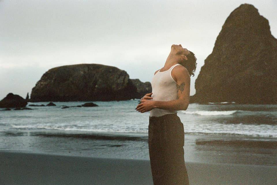 TOP 7 videoklipů týdne: Krajčo, Stypka a Mirai zpívají společně dětem a Kateřina Marie Tichá bojuje za lásku