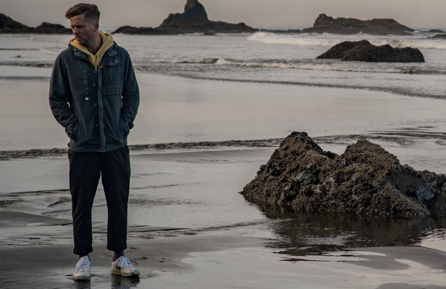 Top 9 videoklipů týdne: Harlej zpívají o životě a smrti, Never Sol o tíze lidského bytí a Mikolas Josef o vnitřní rozervanosti