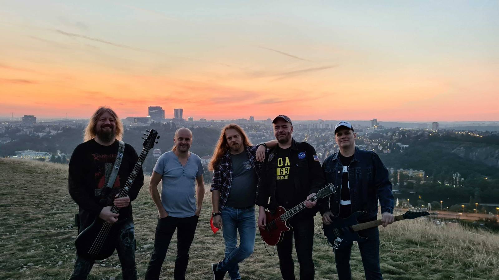 Top 9 videoklipů týdne: Harlej zpívají o životě a smrti, Never Sol o tíze lidského bytí a Mikolas Josef o vnitřní rozervanosti