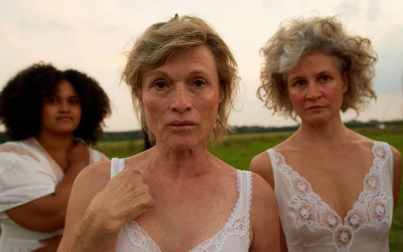 Katarzia vydala epický videoklip. „Každá země si musí projít šokem, aby se lidé probrali,“ tvrdí zpěvačka